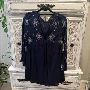 Women's Navy Embroidered Long-Sleeve V neck lightweight Dress